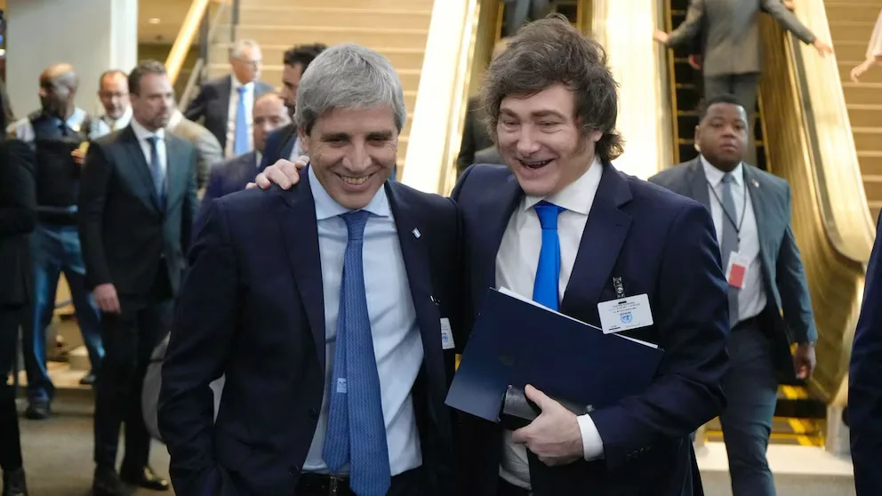 Fitch Ratings elevó la calificación de la deuda de Argentina de CCC+ a B-