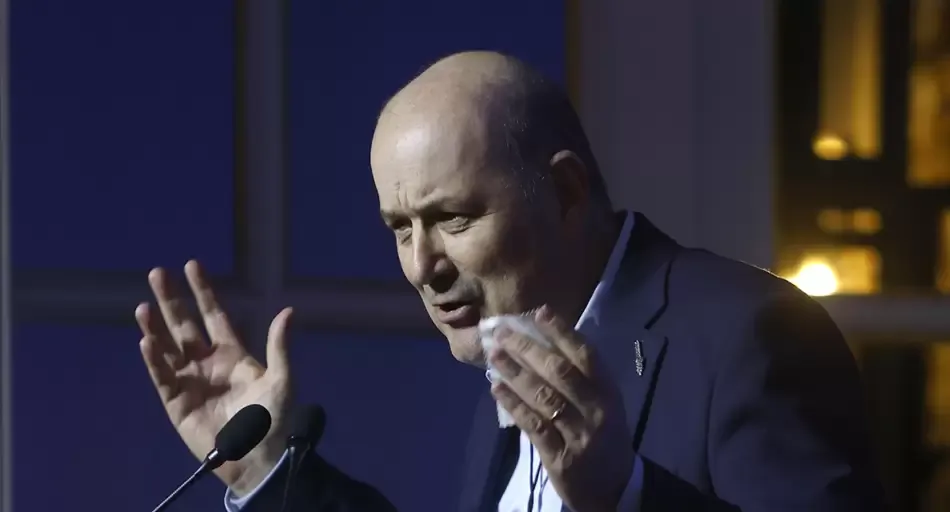Sturzenegger enviará en junio al Congreso la desregulación del sector inmobiliario para bajar costos de compraventa