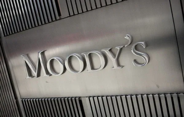 Moody’s dice que el riesgo país de Argentina es "algo más alto" que lo que indicaría su calificación